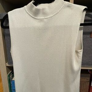 Sleeveless turtleneck top